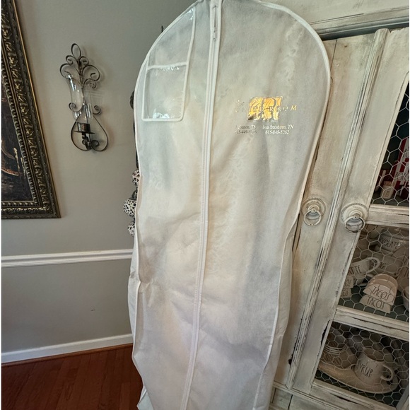 Casablanca Bridal Ivory Scalloped Lace Wedding Dress Gown - Picture 12 of 13